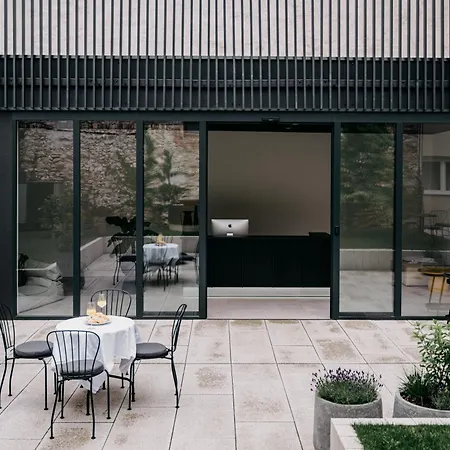 Elizabeth - Family For 6