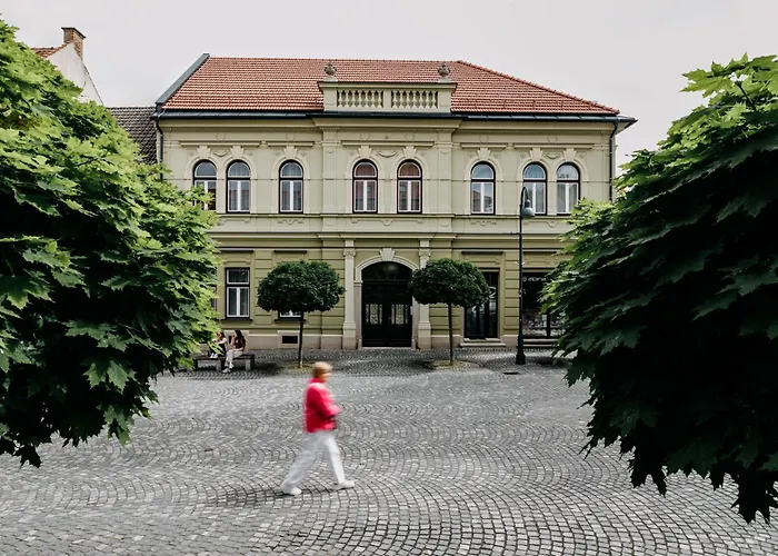 Elizabeth - Family For 6 *