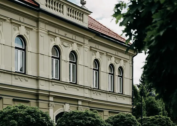 Elizabeth - Family For 6